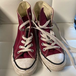 Maroon / red high top converse